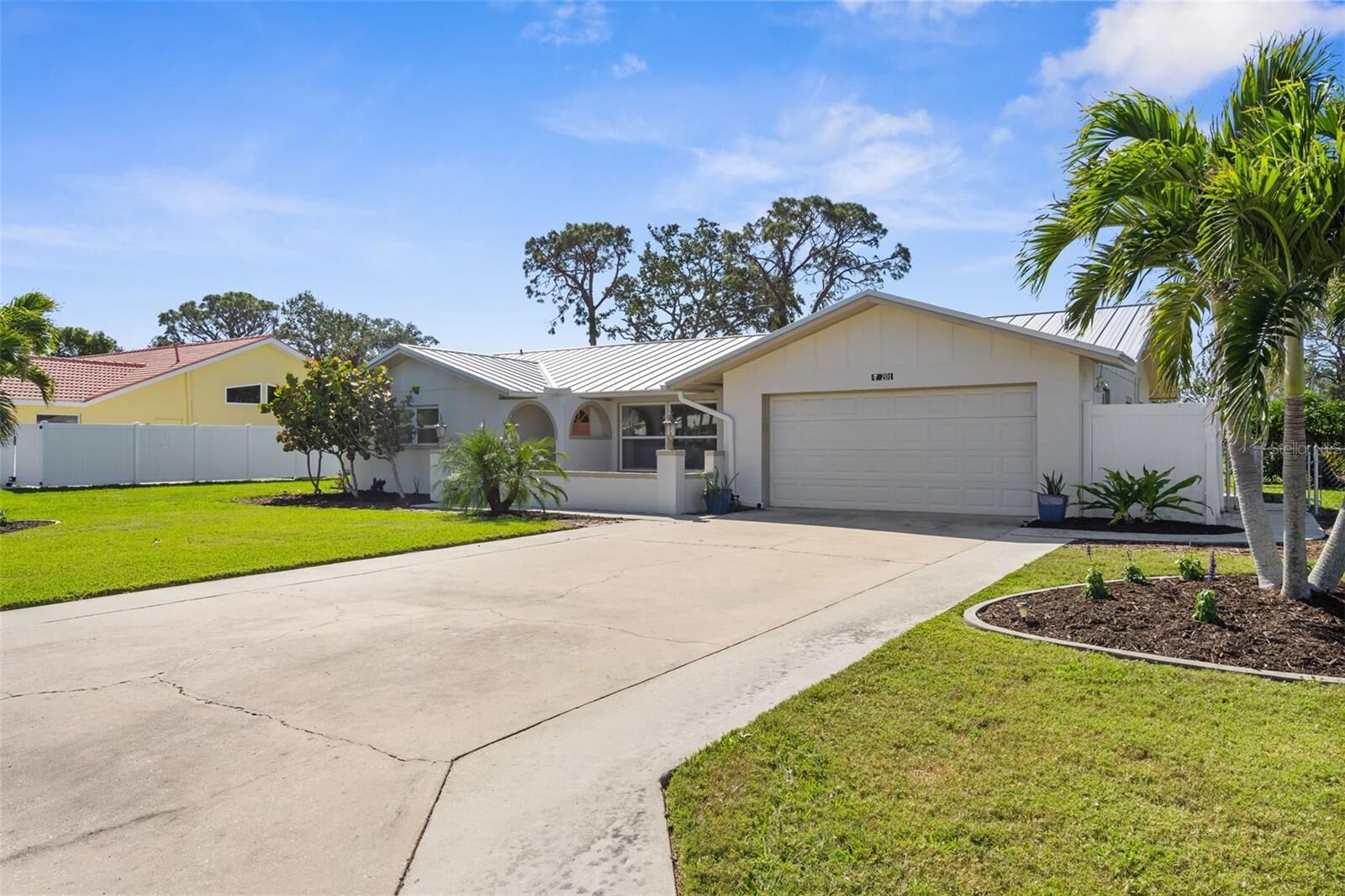 Property Photo:  201 Cavallini Drive  FL 34275 