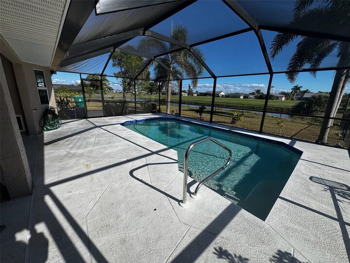 Property Photo:  7 Oakland Hills Court  FL 33947 