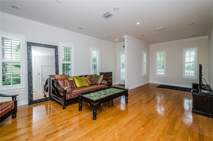 Property Photo:  924 Hemingway Circle  FL 33602 