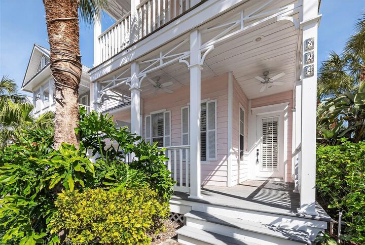 Property Photo:  924 Hemingway Circle  FL 33602 