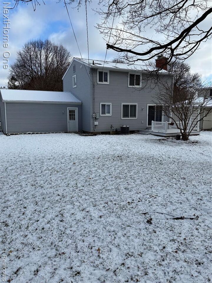 Property Photo:  1601 N Fairview Avenue  MI 48912 3401 