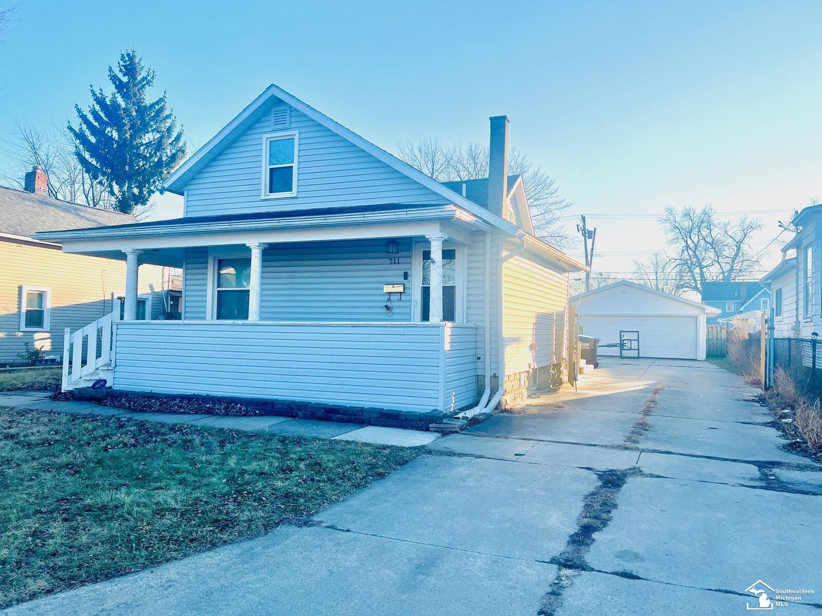 Property Photo:  711 W 5th Street  MI 48161 