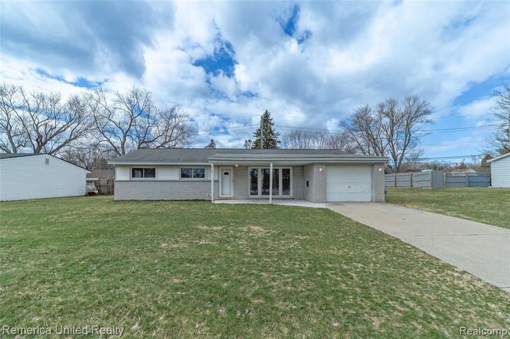 Property Photo:  945 N Commerce Road  MI 48382 2604 