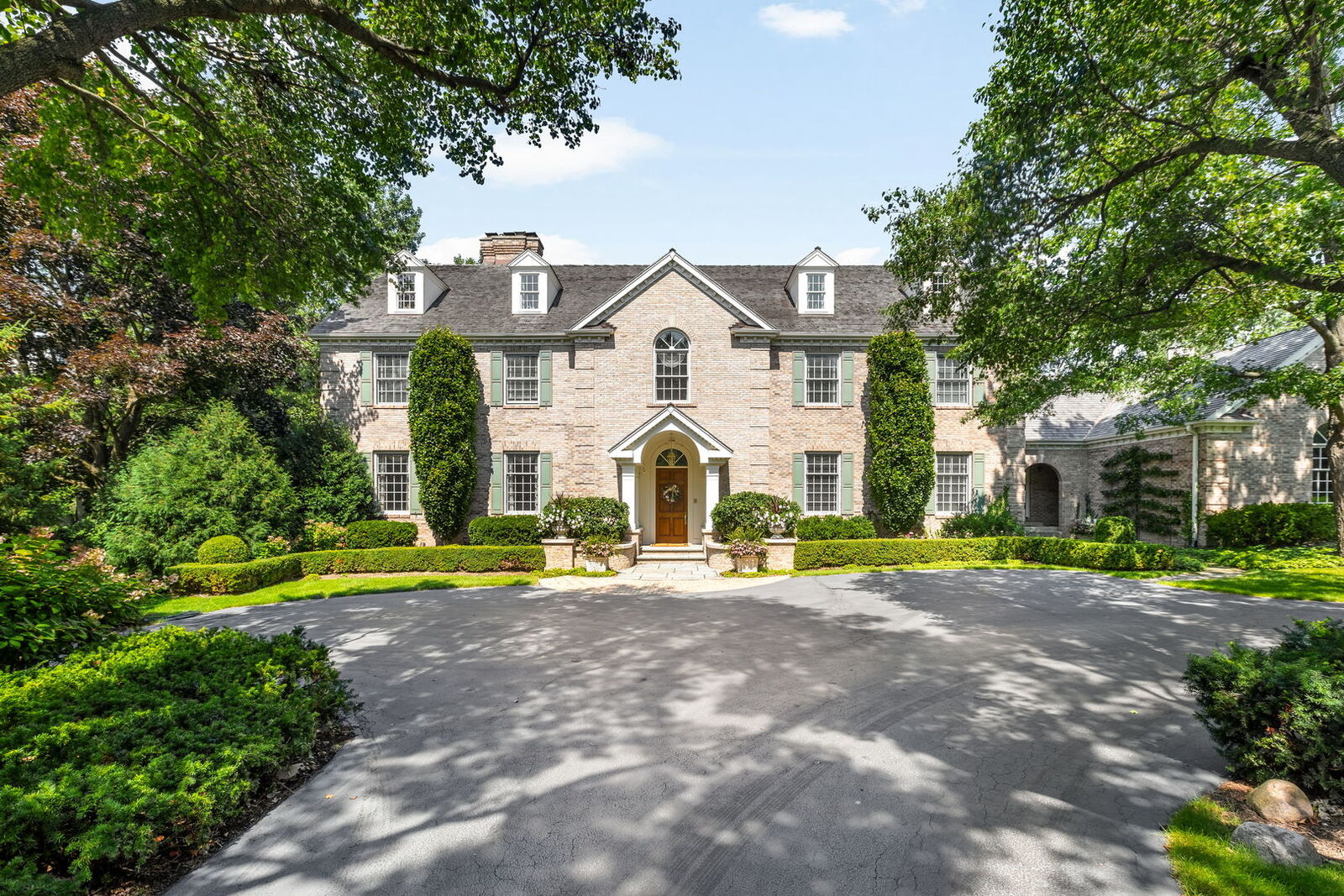 Property Photo:  340 E Westleigh Road  IL 60045 