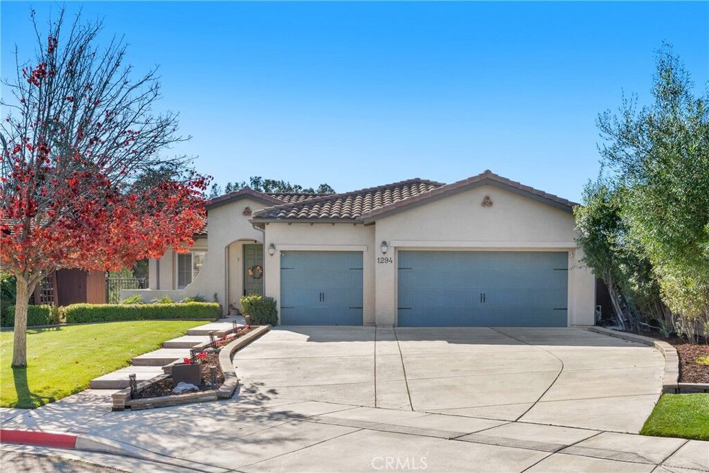 Property Photo:  1294 Hollysprings  CA 93455 