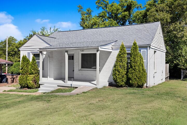 Property Photo:  613 Youngs Ln  TN 37207 