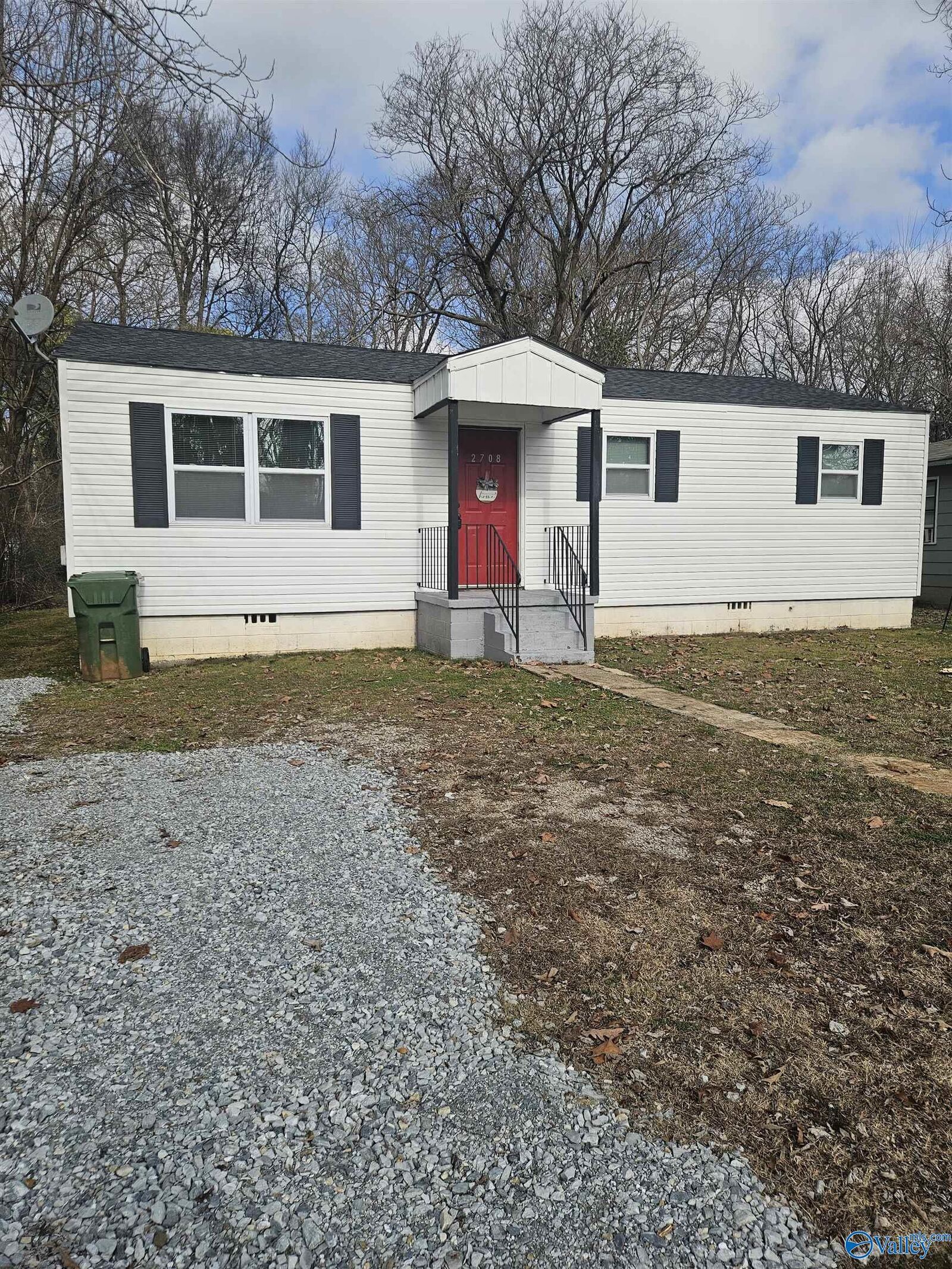 Property Photo:  2708 NW Cave Avenue  AL 35810 