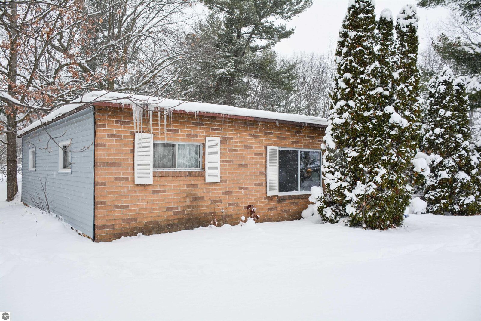Property Photo:  1638-1640 S Garfield Avenue  MI 49686 