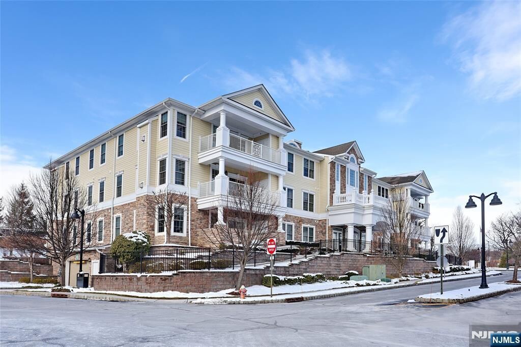 Property Photo:  802 Four Seasons Lane  NJ 07645 