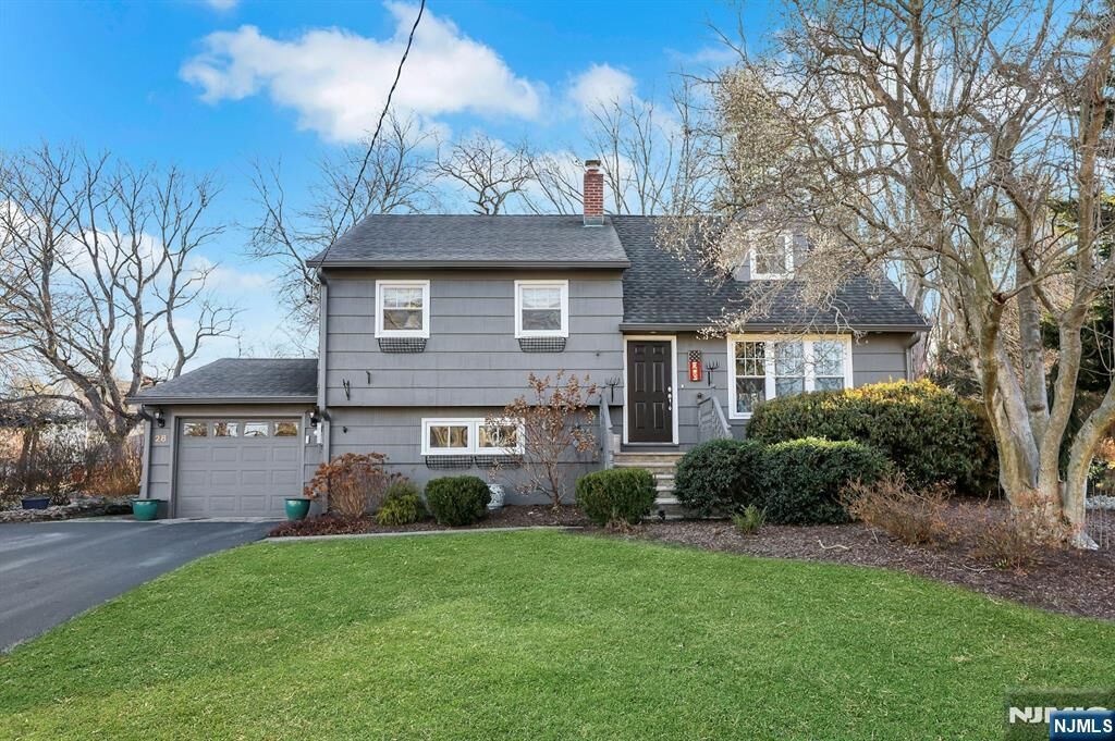 Property Photo:  28 Kingston Road  NJ 07470 