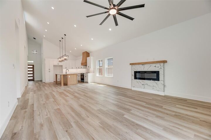 Property Photo: 110 Hesed Street TX 75402