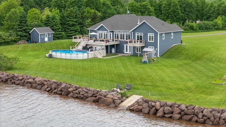 Property Photo:  604 City View Drive  PE C1B 0V8 