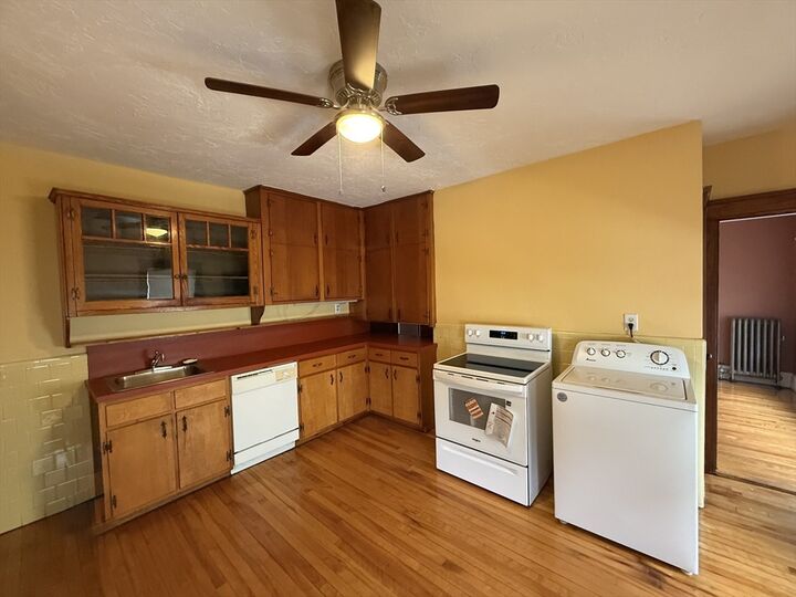 Property Photo:  446 Chandler St 1  MA 01602 