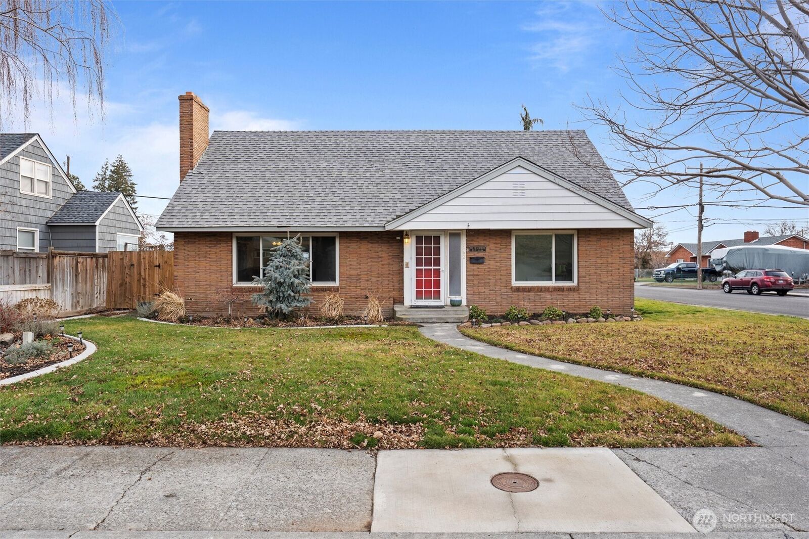 Property Photo: 1162 D Street SW WA 98823