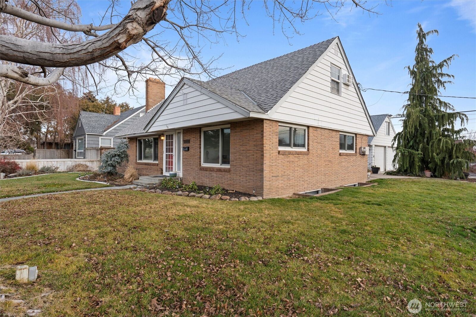 Property Photo: 1162 D Street SW WA 98823