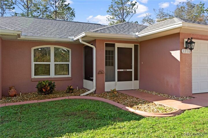 Property Photo: 3250 E Rogers Street FL 34453