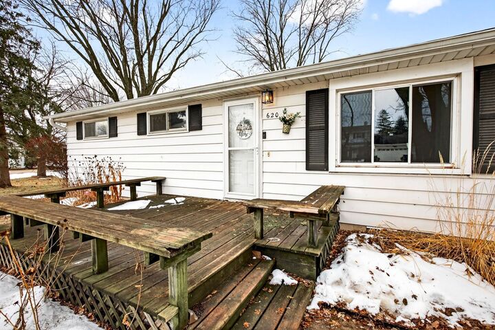 Property Photo:  620 Fieldcrest Drive  WI 54956 