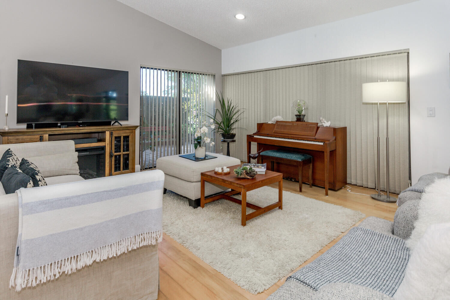 Property Photo:  5570 Piping Rock Drive  FL 33437 