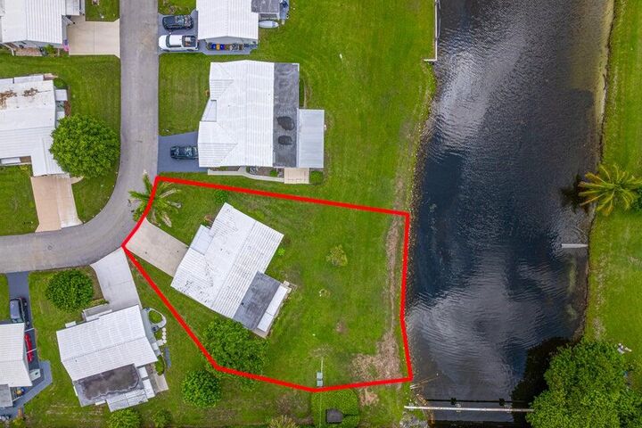 Property Photo: 135 NW 14th Street FL 33426