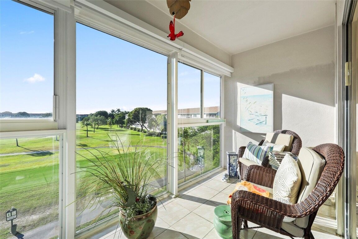 Property Photo:  800 SW 125th Way 405-O  FL 33027 