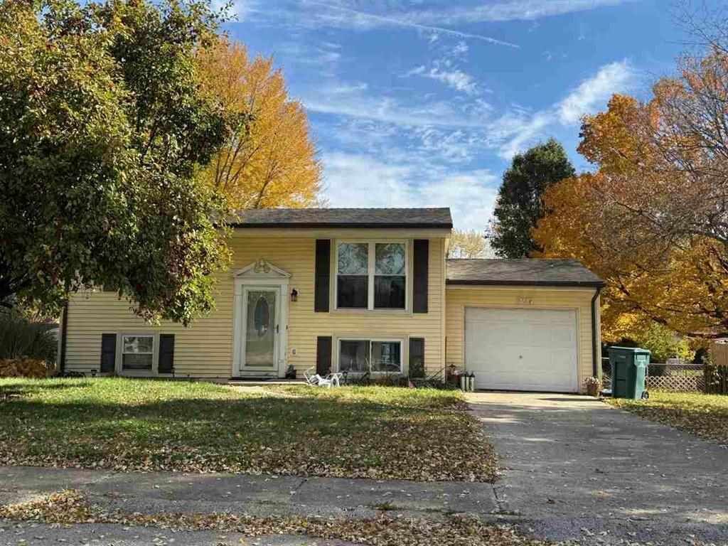 Property Photo:  937 Sycamore Lane  IN 47374 