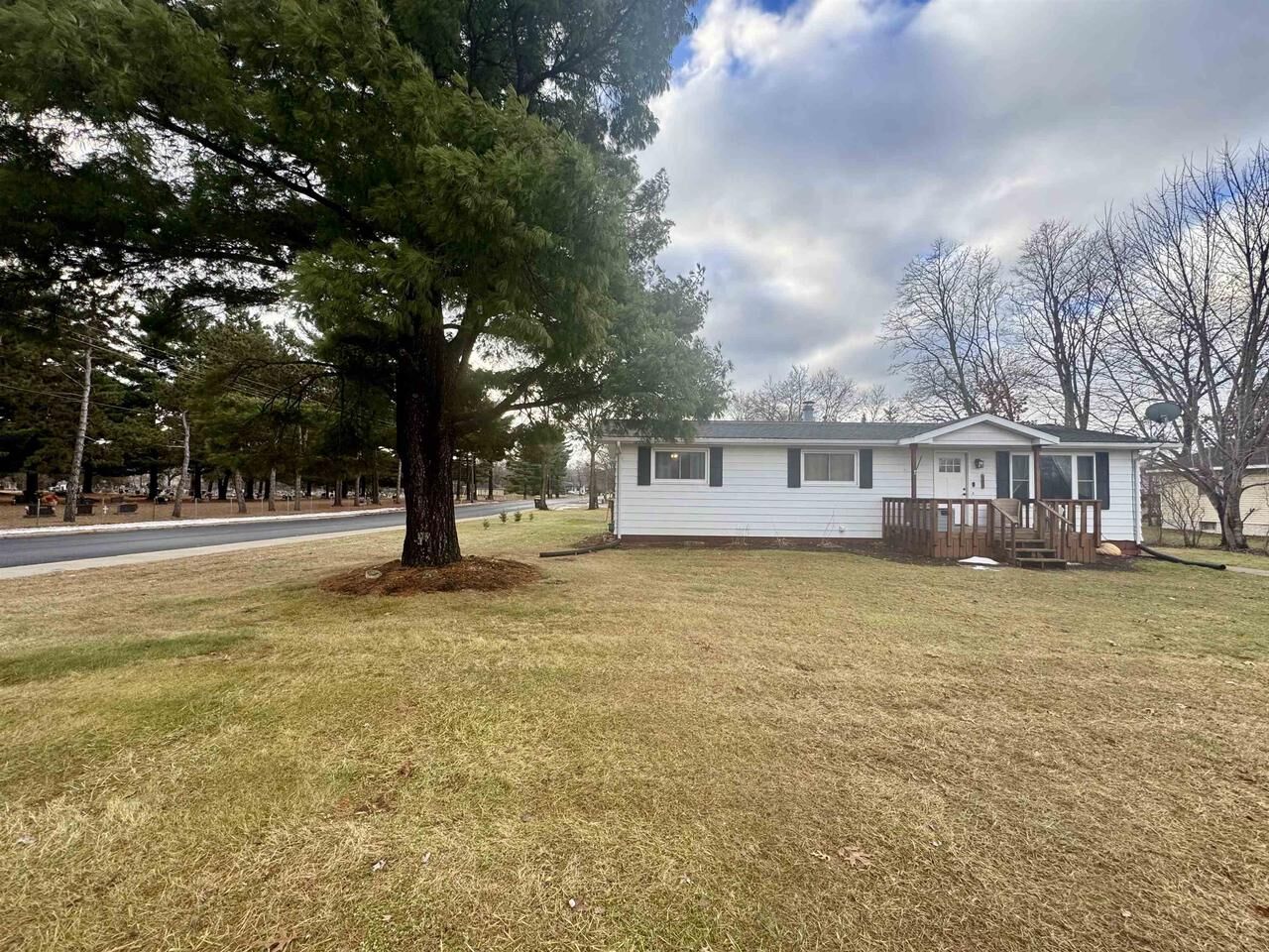 Property Photo:  560 E Elm Street  WI 53573 
