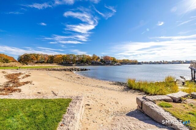 Property Photo:  7 Harbour Village A  CT 06405 