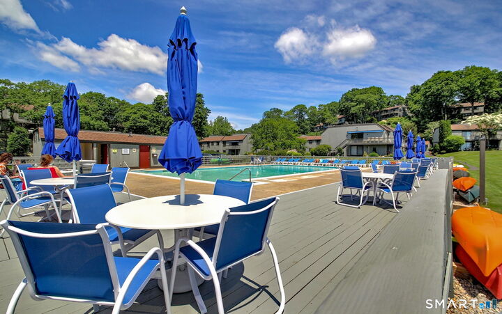 Property Photo:  7 Harbour Village A  CT 06405 