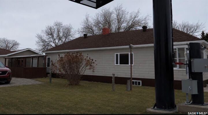 Property Photo: 52 2nd Avenue NE SK S9H 2C5