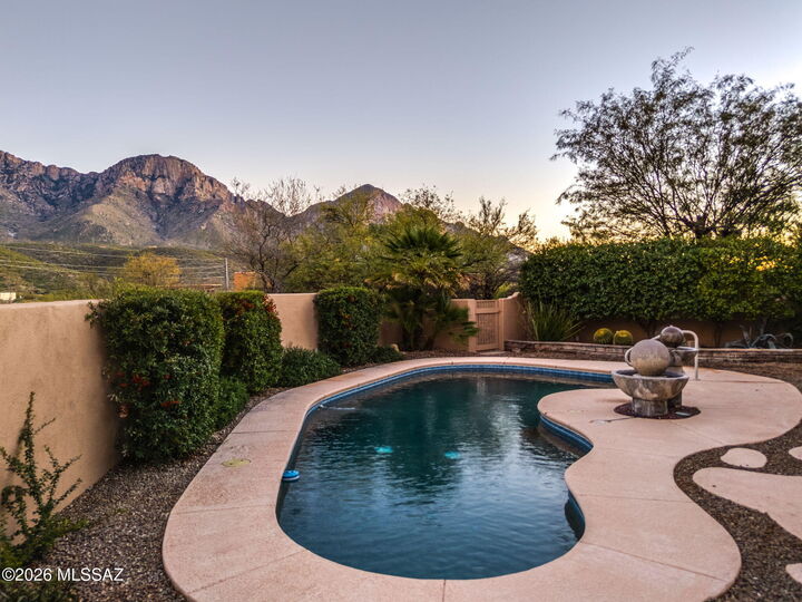 Property Photo:  11506 N Civano Place  AZ 85737 