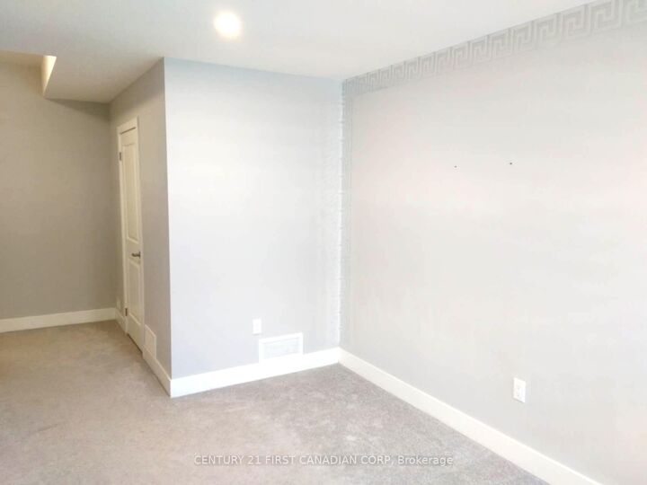 Property Photo:  1960 Dalmagarry Road # 62  ON N6G 0T8 