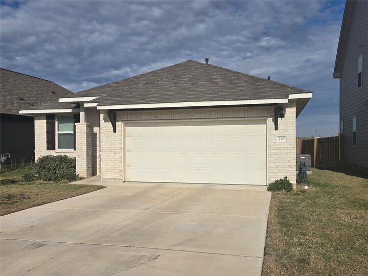 Property Photo:  727 Gray Fox Loop  TX 78634 