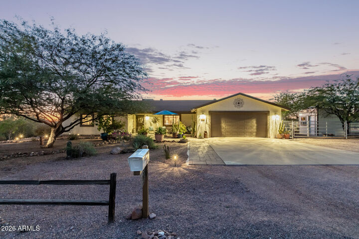Property Photo:  164 S Sixshooter Road  AZ 85119 