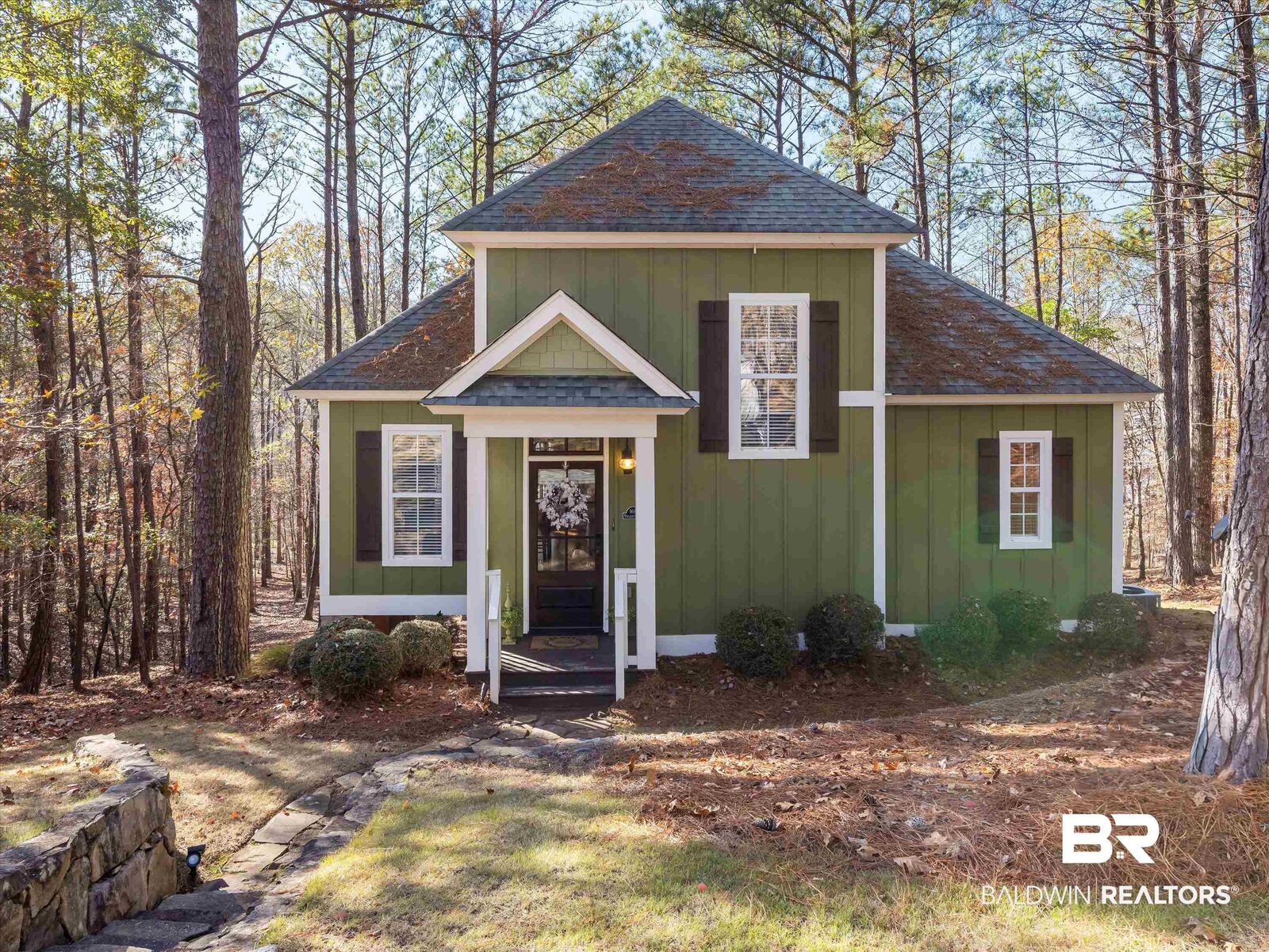 Property Photo:  168 Village Circle  AL 36853 