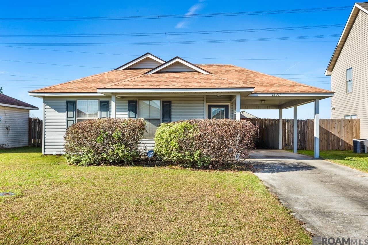 Property Photo:  23907 Southpark Ln  LA 70726 