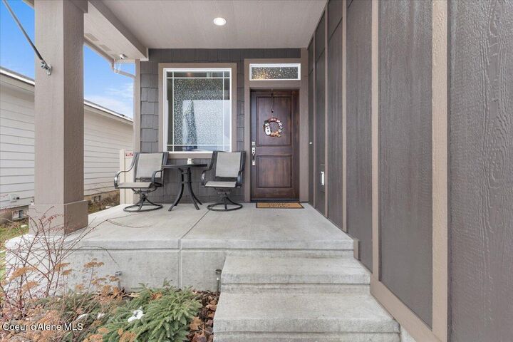 Property Photo:  908 E Allenby Ct  ID 83854 