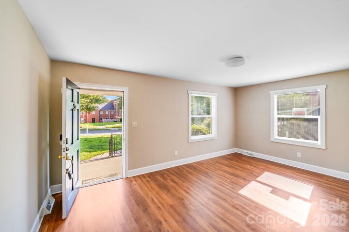 Property Photo:  2405 Greenland Avenue  NC 28208 