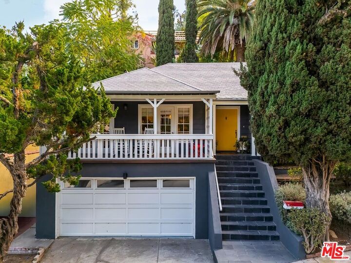 Property Photo:  5912 Canyon Cv  CA 90068 