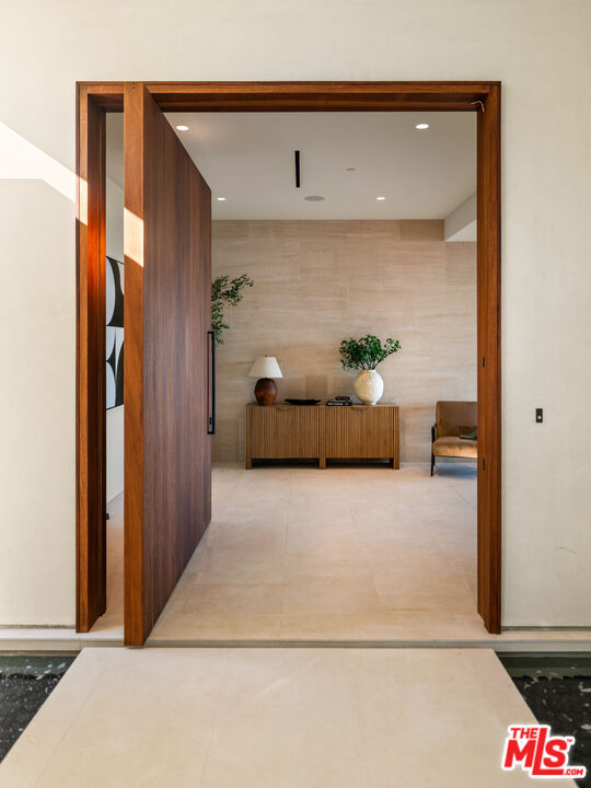 Property Photo: 1204 Chickory Ln CA 90049