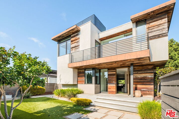 Property Photo:  3108 Yale Ave  CA 90292 