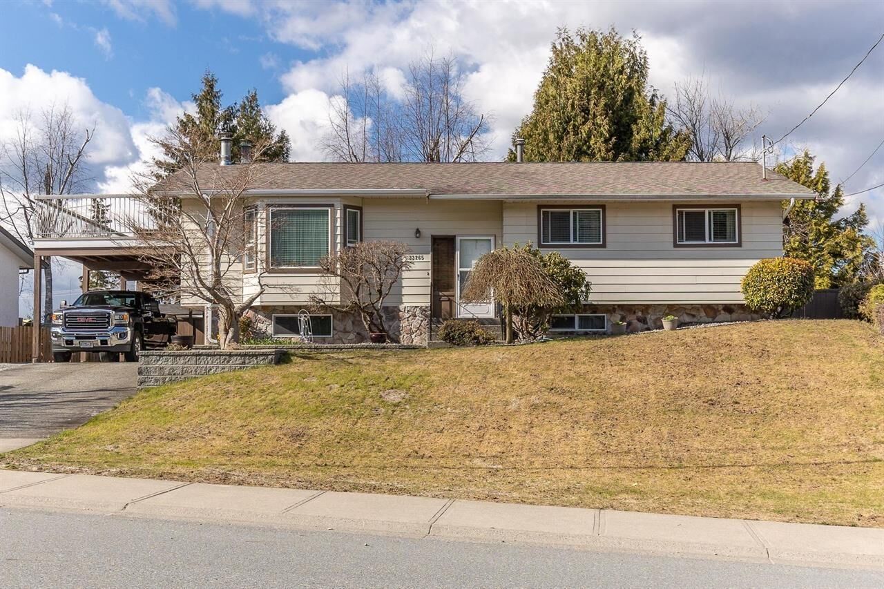 Property Photo:  33265 Hawthorne Avenue  BC V2V 5B6 