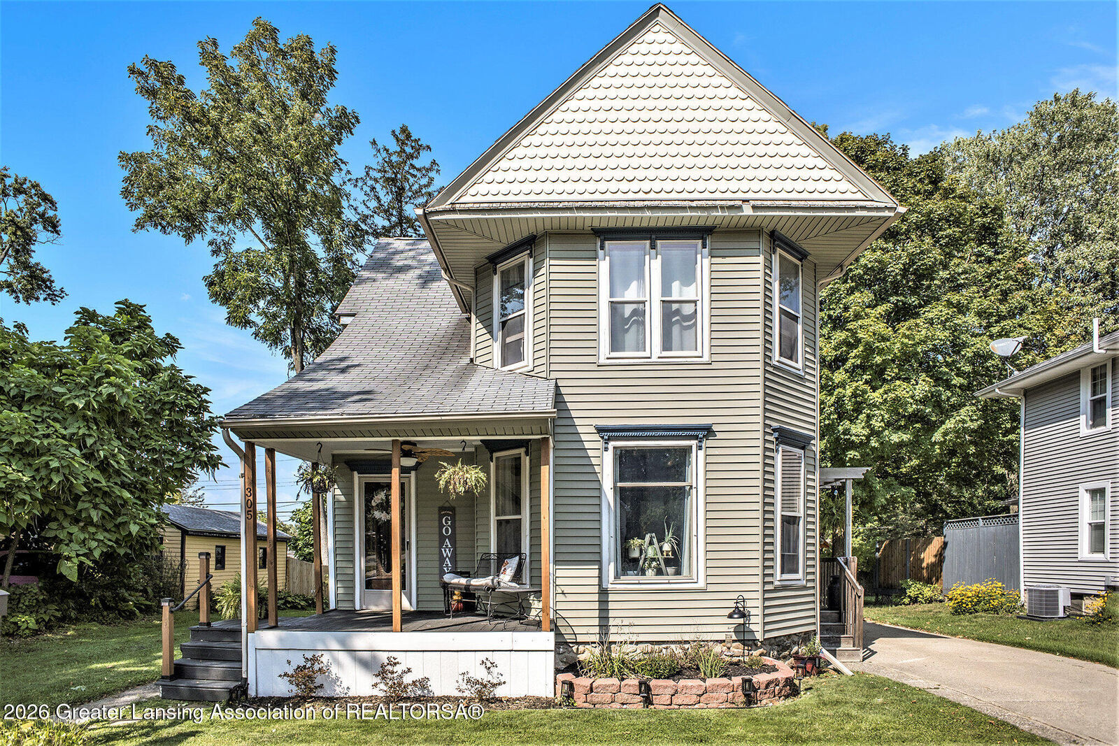 Property Photo:  305 E Middle Street  MI 48895 