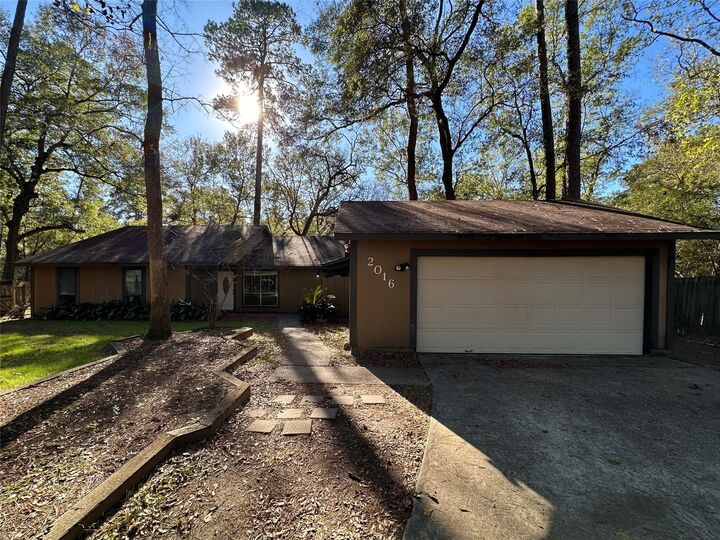 Property Photo: 2016 Royal Oak Place TX 77380