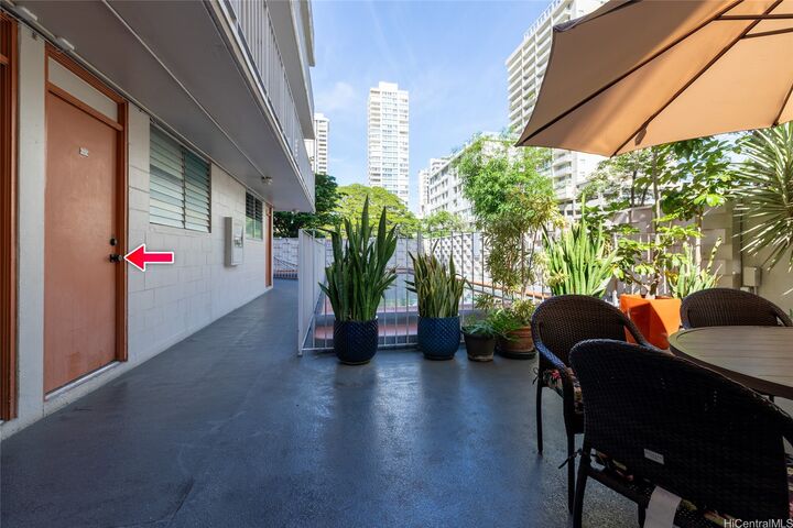 Property Photo:  236 Liliuokalani Avenue 102  HI 96815 