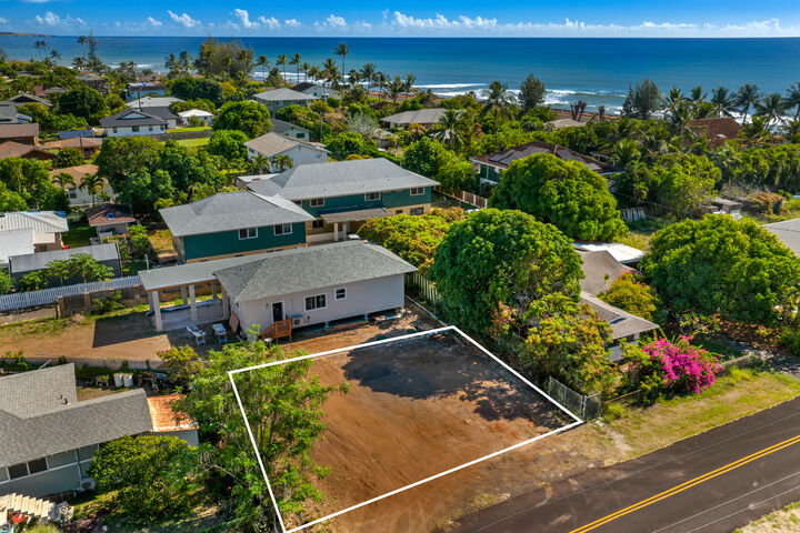 Property Photo: 8556 Elepaio Rd B HI 96752