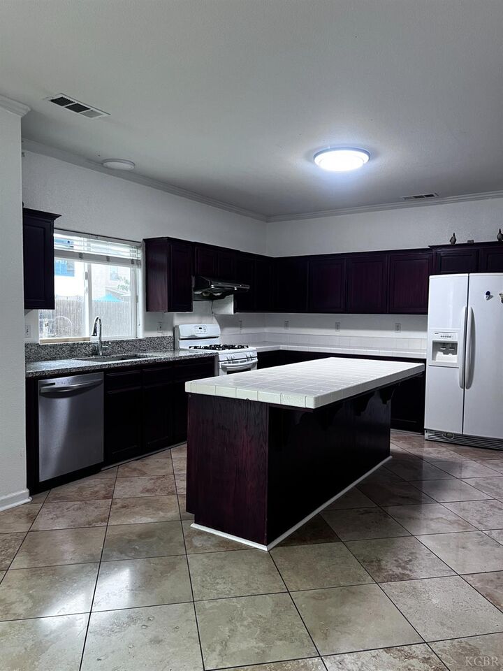 Property Photo: 1950 W Rio Hondo Way CA 93230