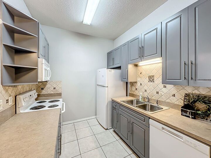 Property Photo:  185 N Pearl Lake Causeway 210  FL 32714 