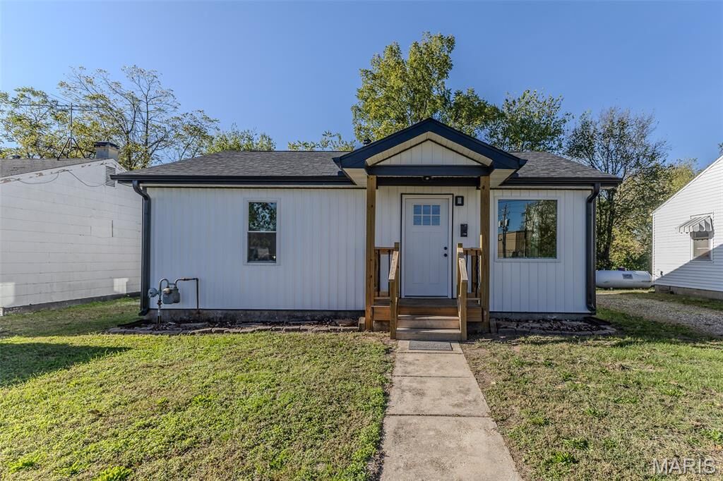 Property Photo: 406 Perry St MO 65536