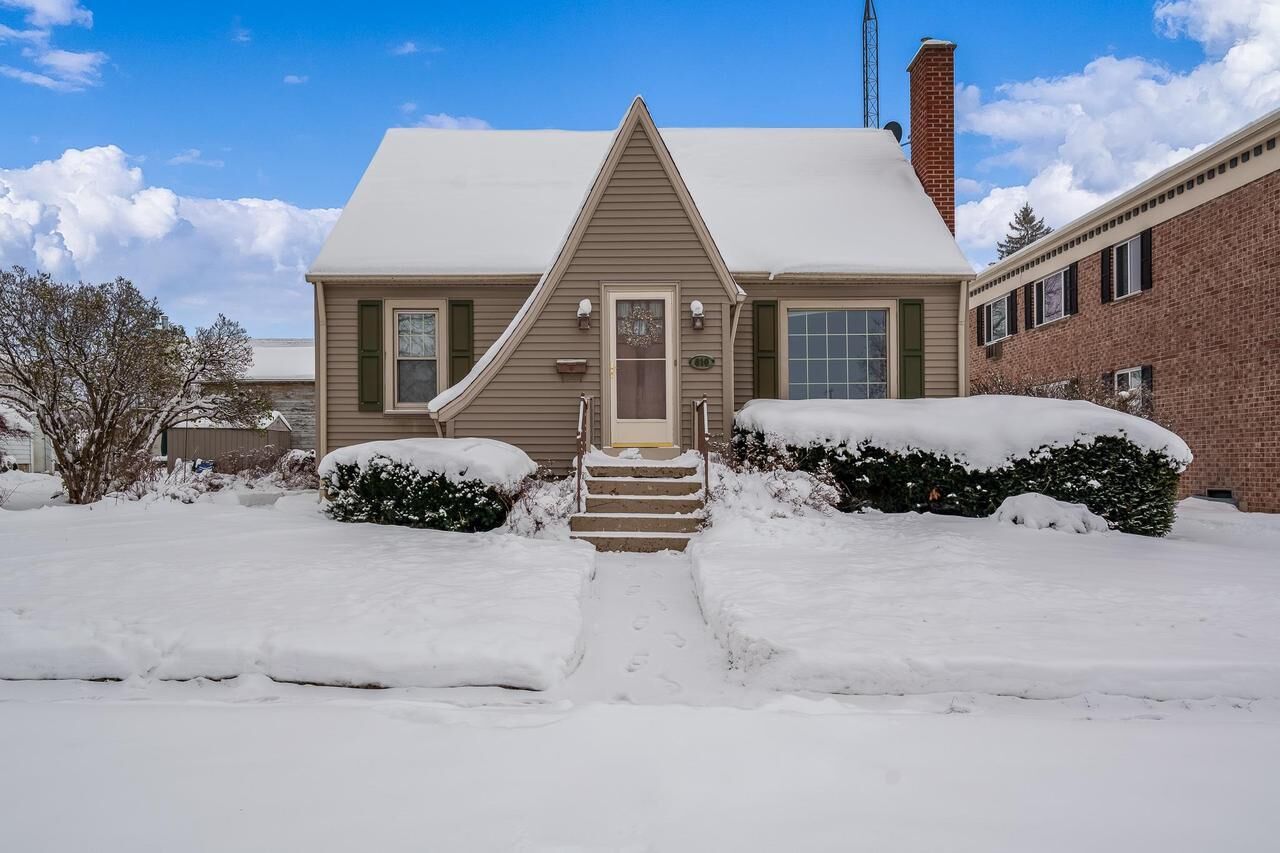 Property Photo:  610 S Main St  WI 53549 