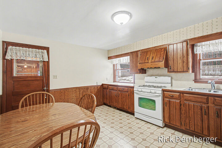 Property Photo:  611 Hayes Street  MI 49424 